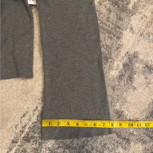 NWT Old Navy Charcoal V-Neck Sweater - Picture 9 of 9